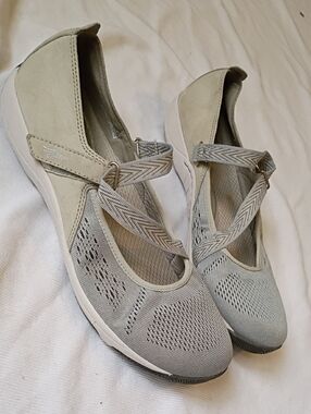 Dansko Women's Gray Mesh And Leather Sneaker Flat EU 40